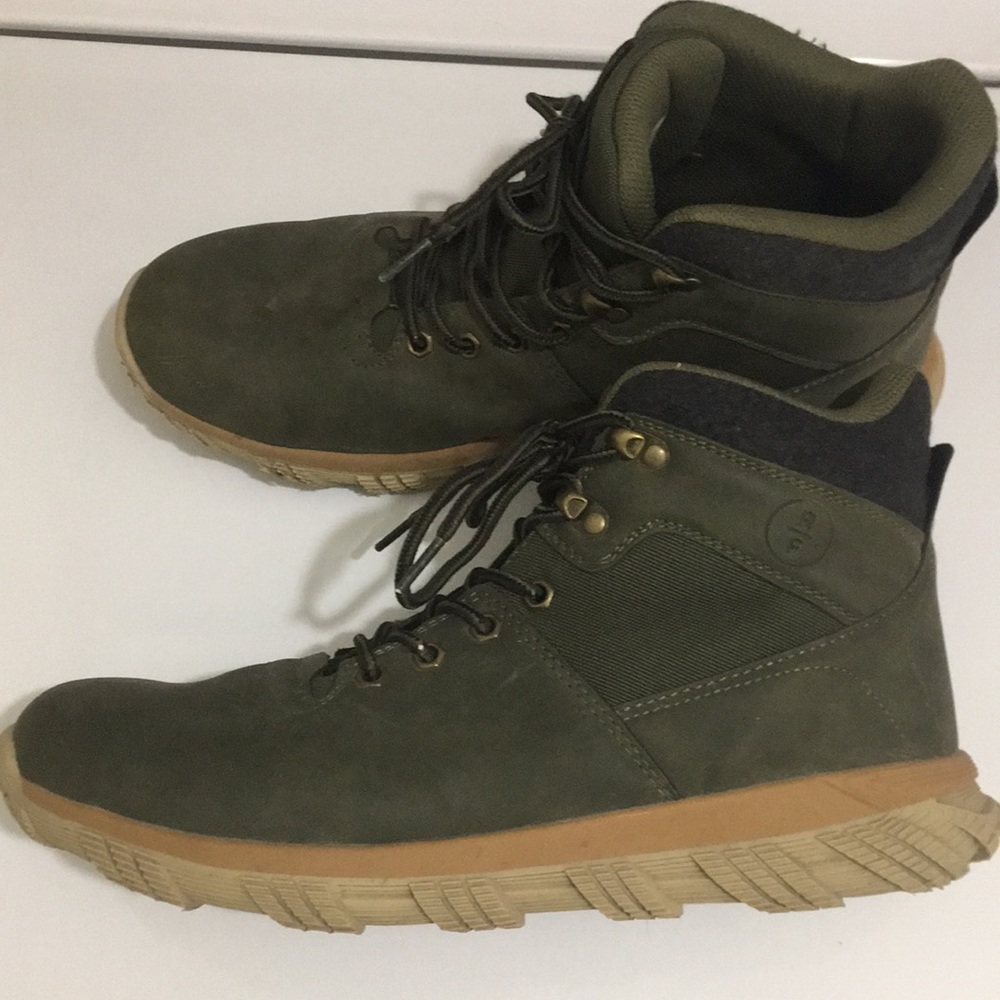 Reserved Footwear 6 Eye Hiking Style Boot EUC fall earth tones for fall & winter - Picture 3 of 6